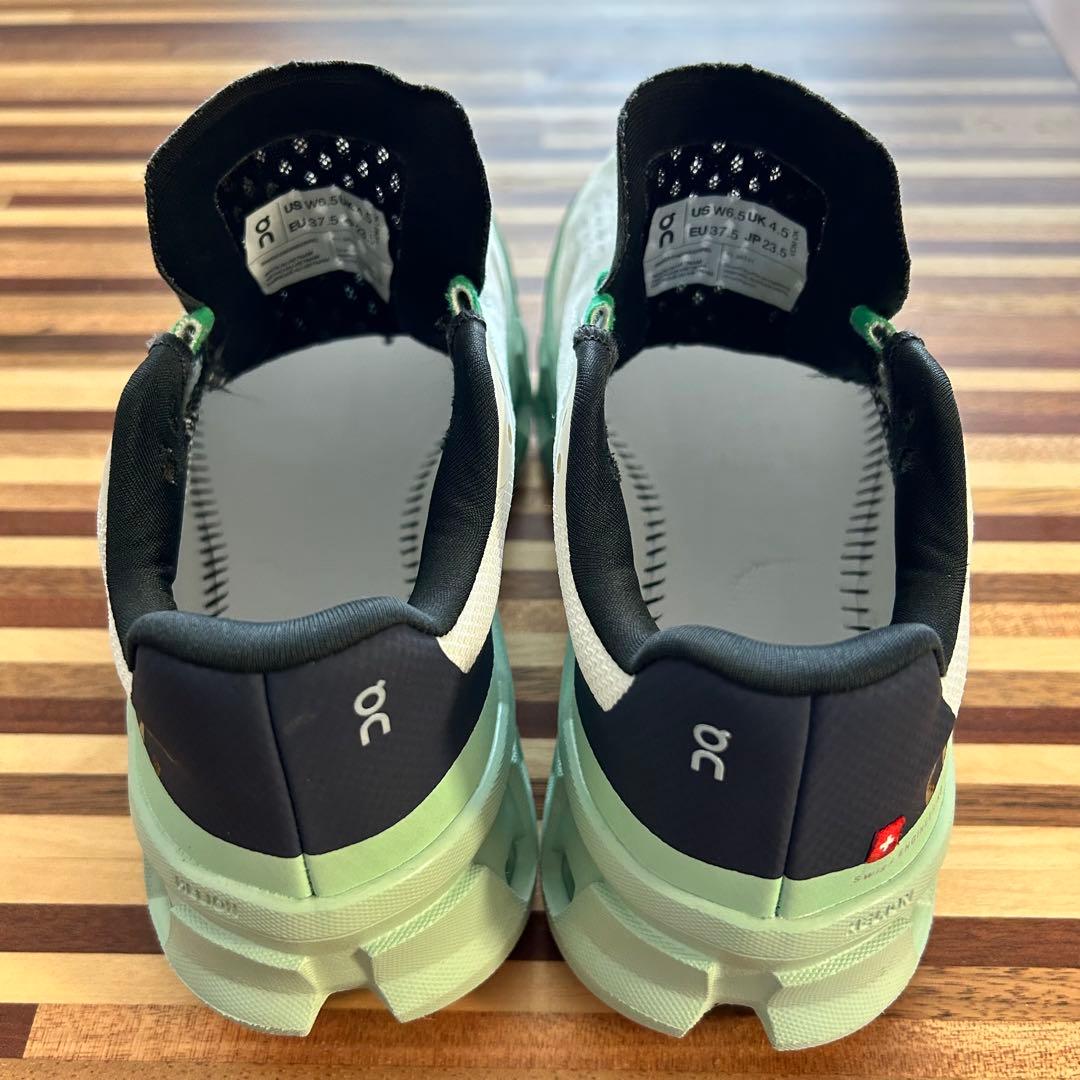 On Cloudmonster クラウドモンスター アンダイドホワイト×クリーク