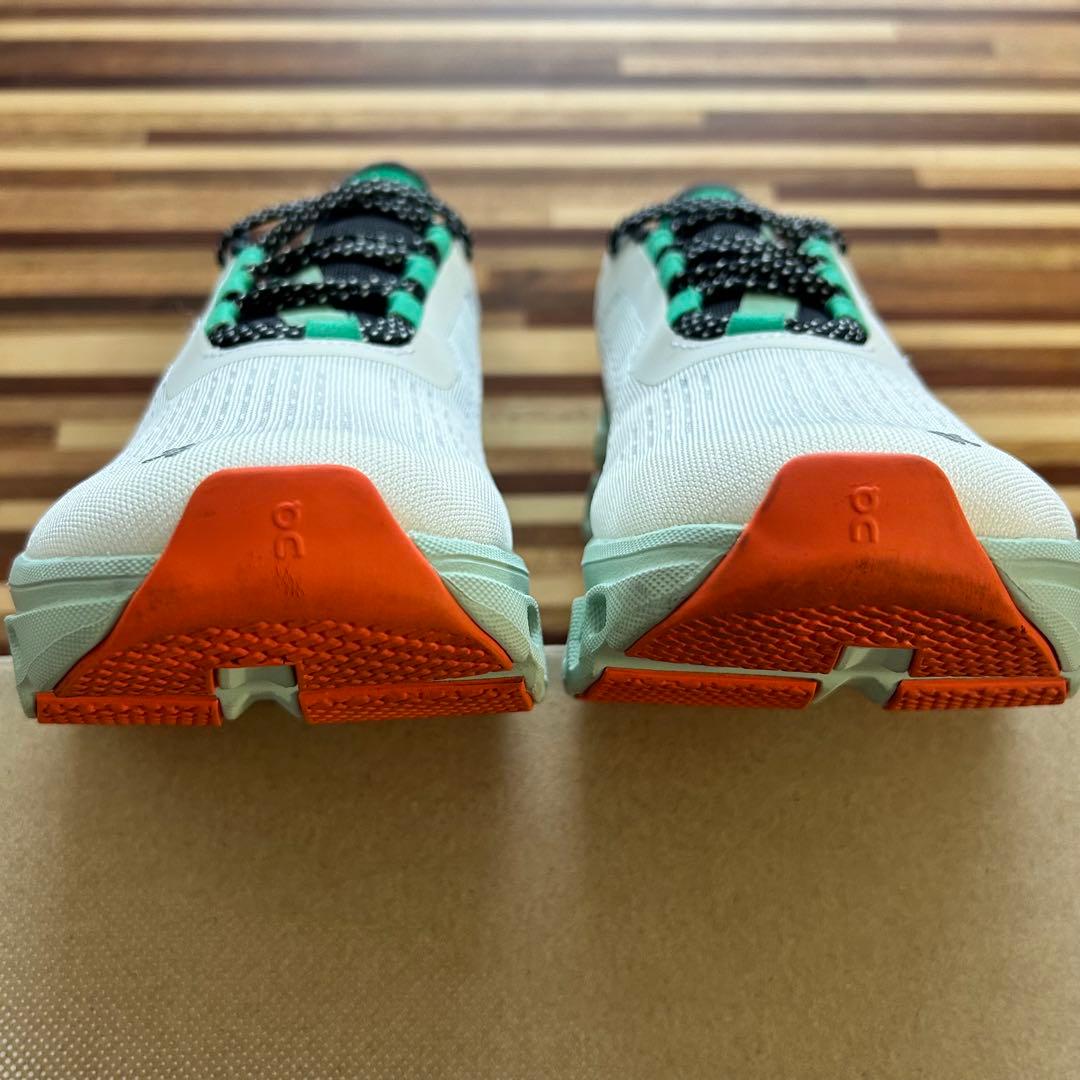 On Cloudmonster クラウドモンスター アンダイドホワイト×クリーク