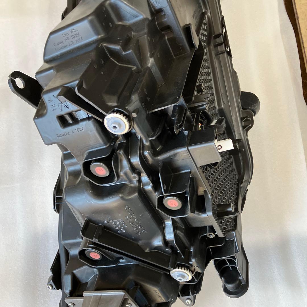 1111 ①トヨタ／ハリアー左ヘッドランプ　LED　81185-48J10