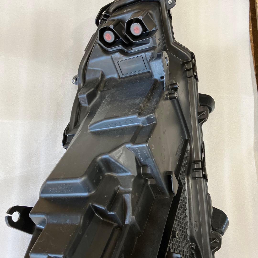 1111 ①トヨタ／ハリアー左ヘッドランプ　LED　81185-48J10