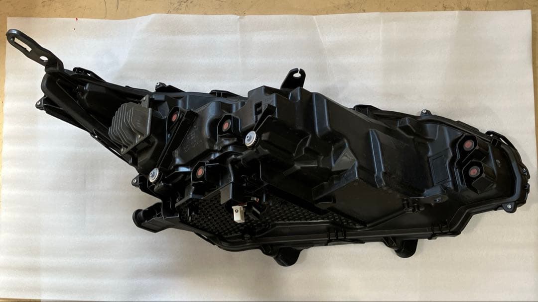 1111 ①トヨタ／ハリアー左ヘッドランプ　LED　81185-48J10