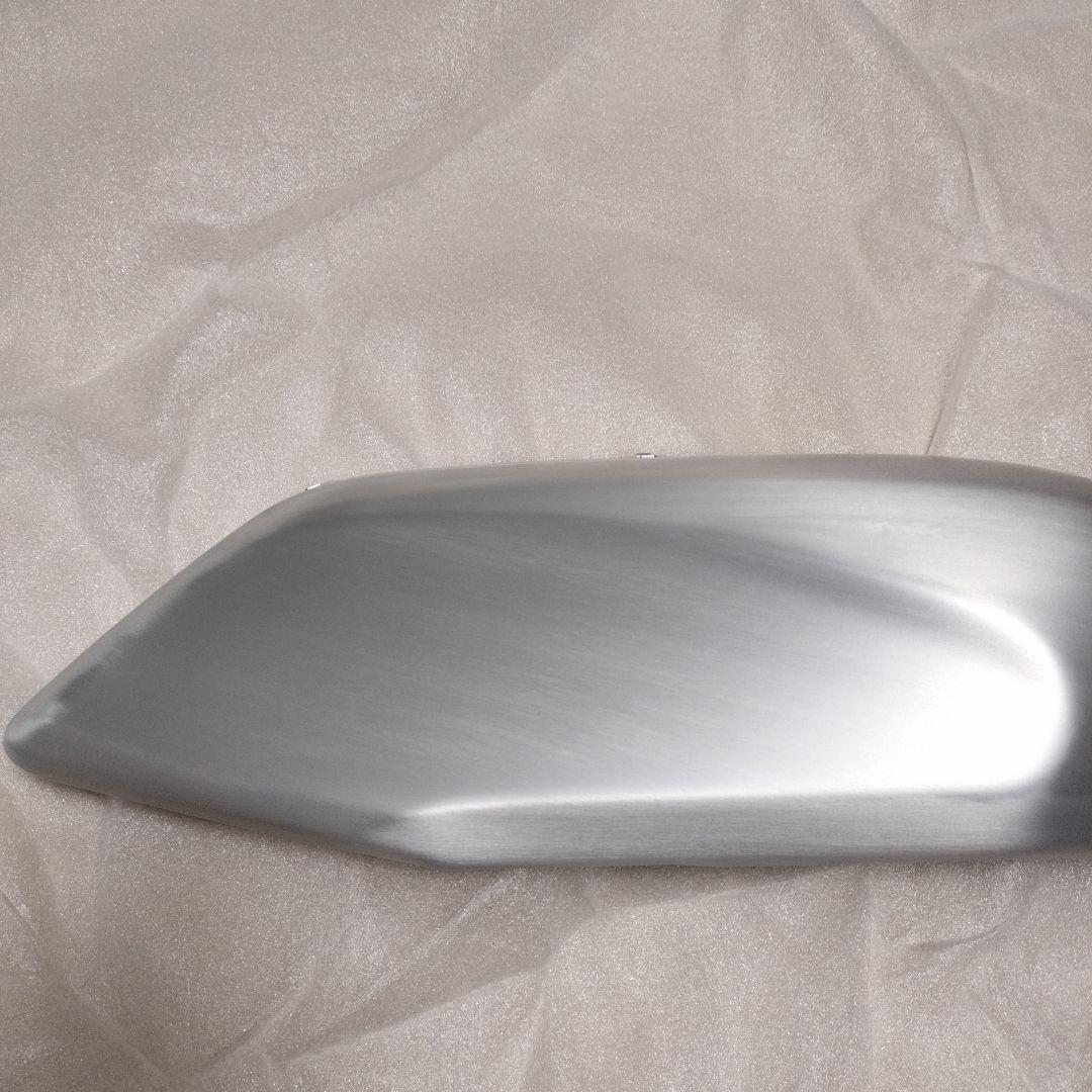 【美品】YAMAHA XSR700 純正タンクサイドカバー左右