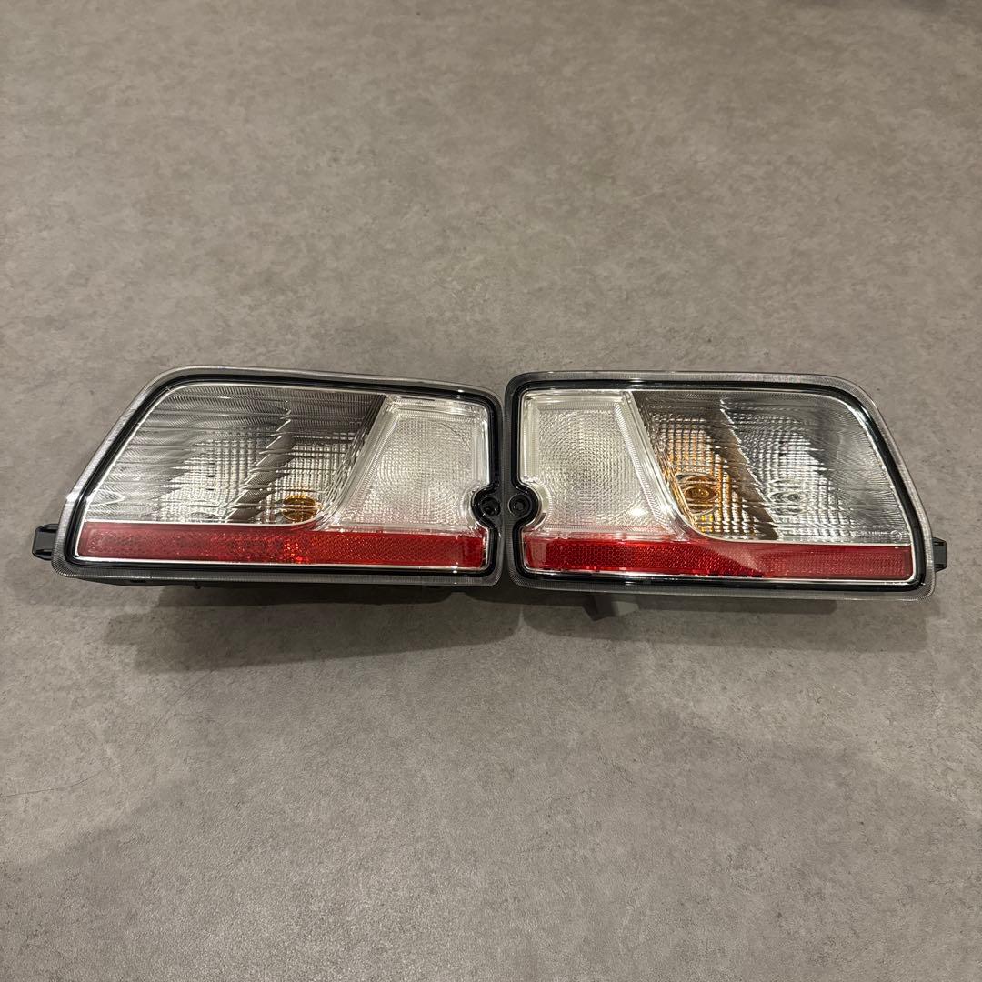 ［新車外し］ダイハツ　アトレー　テールライト 左右セット クリア/レッド