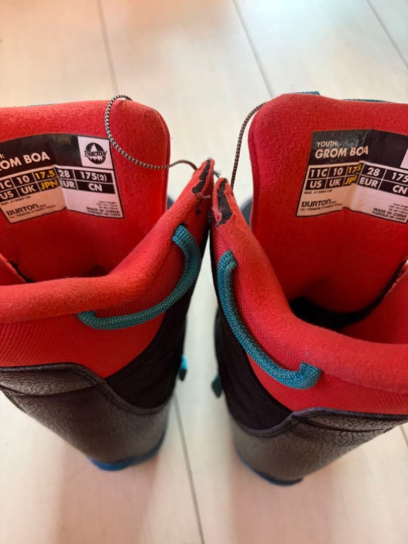 年末お値下げ! Burtonバットマン スノーボードセット ブーツ 90 子供