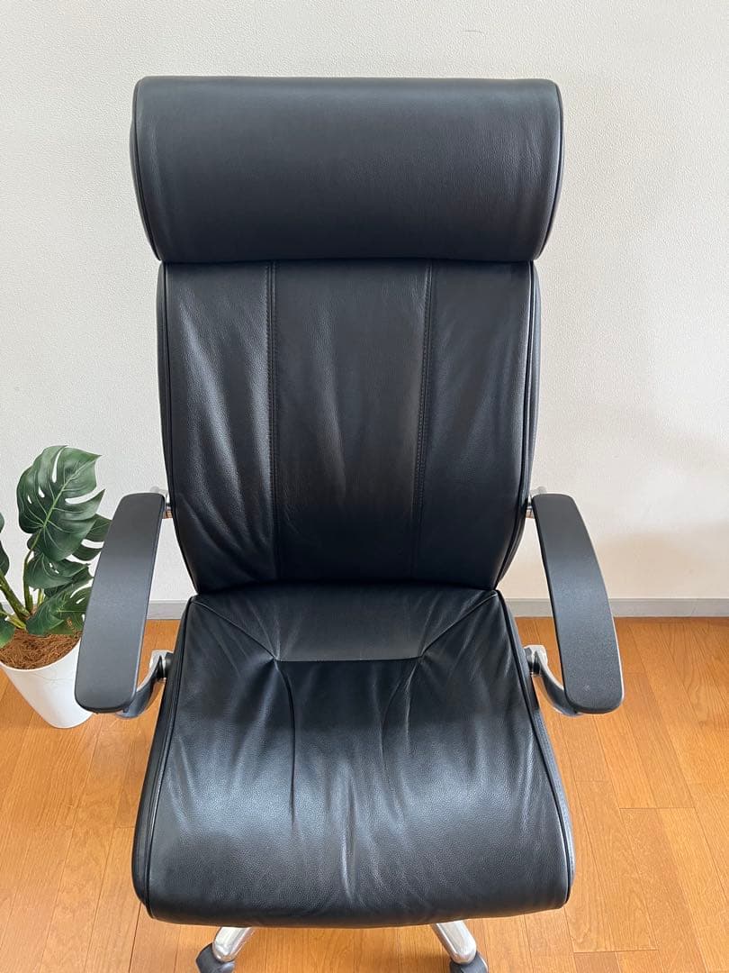 オカムラ　VILLAGE ビラージュ　エグゼクティブチェア　黒　本革　ハイバック