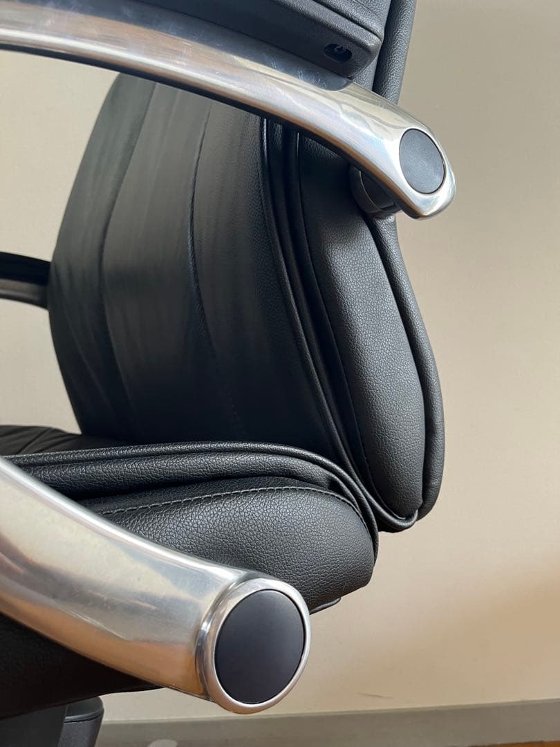 オカムラ　VILLAGE ビラージュ　エグゼクティブチェア　黒　本革　ハイバック