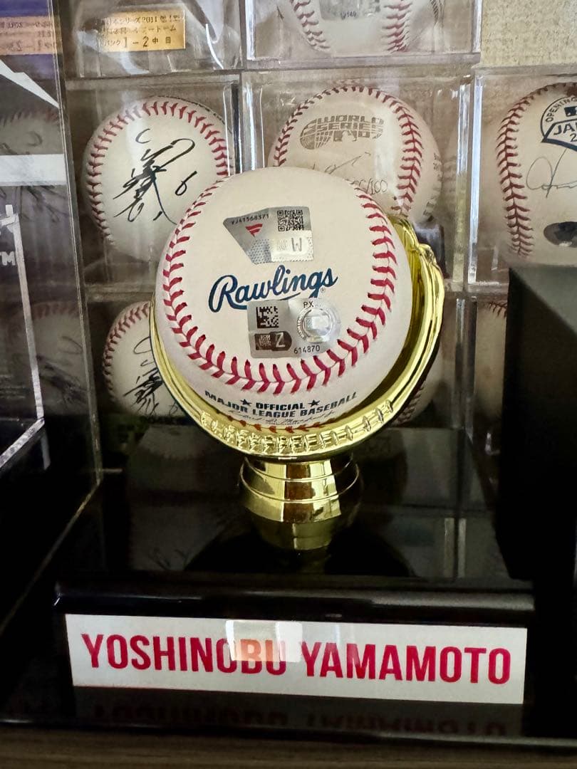 MLB・FANATICS社 山本由伸＋背番号18 直筆サインボール＋専用ケース