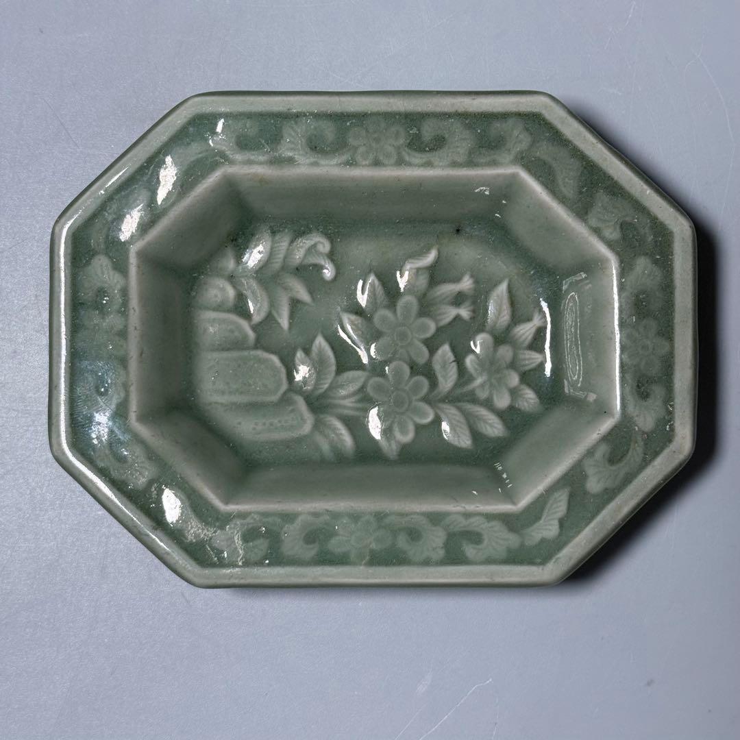 三田青磁　陽刻草花文八角皿　五点　江戸後期　古美術　骨董　希少