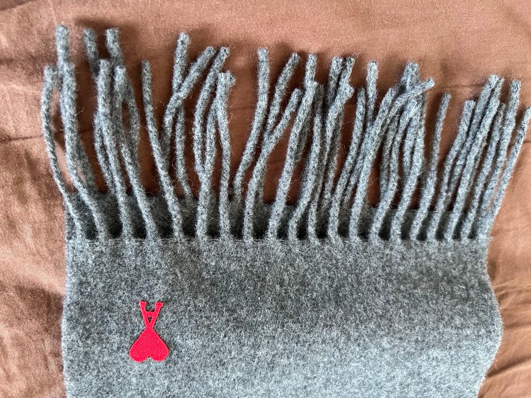 AMI PARIS マフラー　新品未使用品　グレー　ユニセックス　レディース