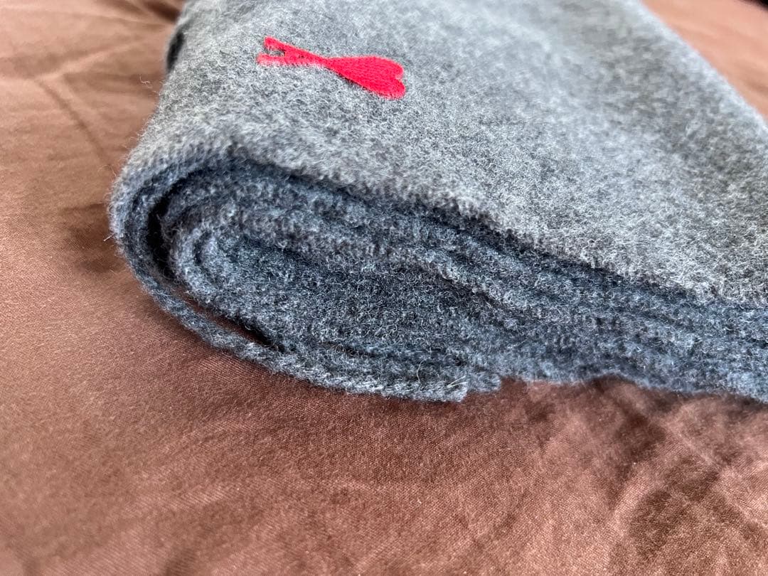 AMI PARIS マフラー　新品未使用品　グレー　ユニセックス　レディース