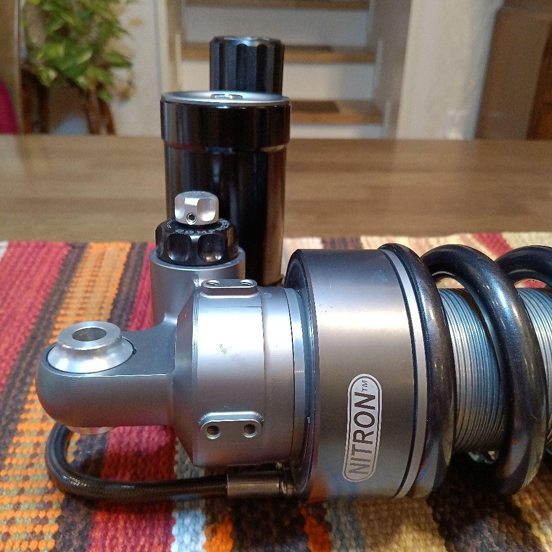 「SmileMoto」ナイトロンリアサスペンション &フェンダーレスキット