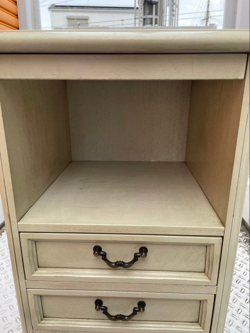 アンティーク　猫足　チェスト　クリーム色の木製キャビネット 3段