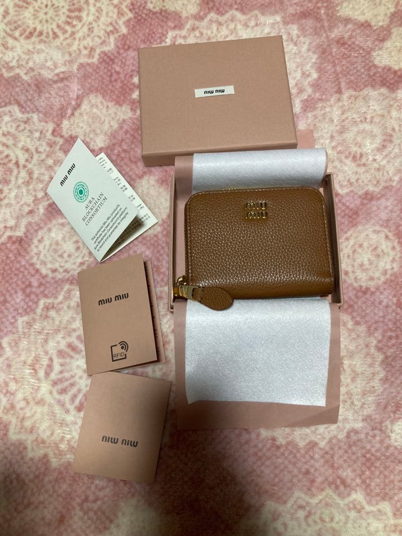 MIUMIU レザー　ケース　新品未使用
