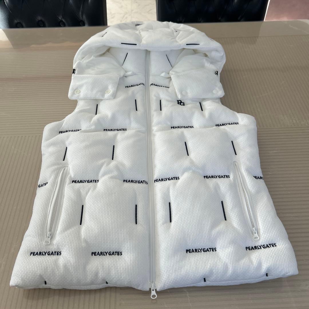 PEARLY GATES フード付きダウンベストこちら最終お値下げです。