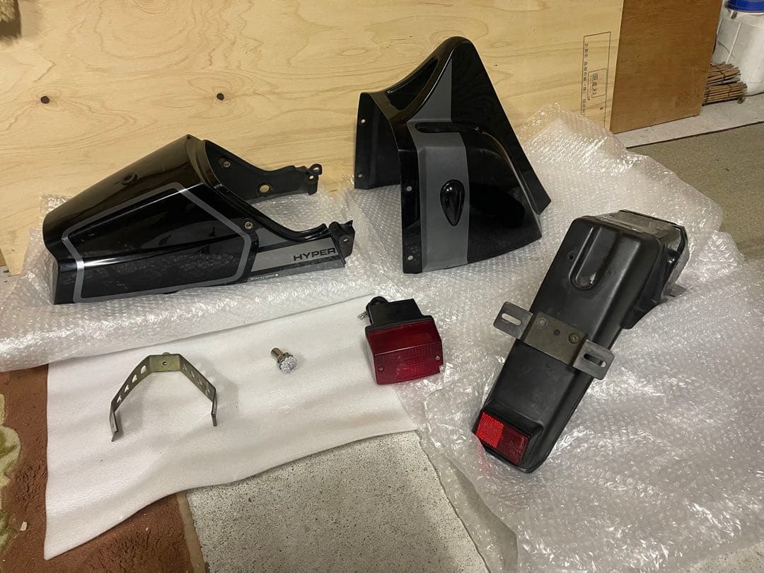 スズキ　rg50 ガンマ　アンダーカウル　テールカウル　テール　フェンダー