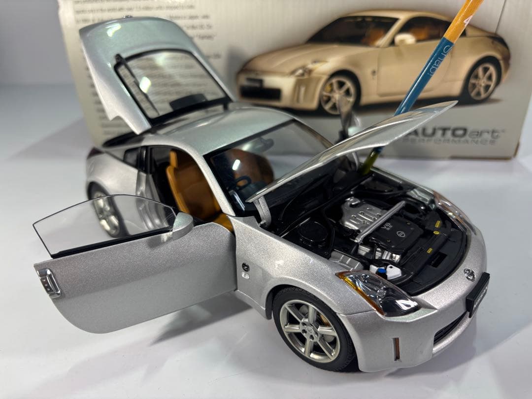 Nissan Fairlady Z 350Z ミニカー 1/18 AUTOart