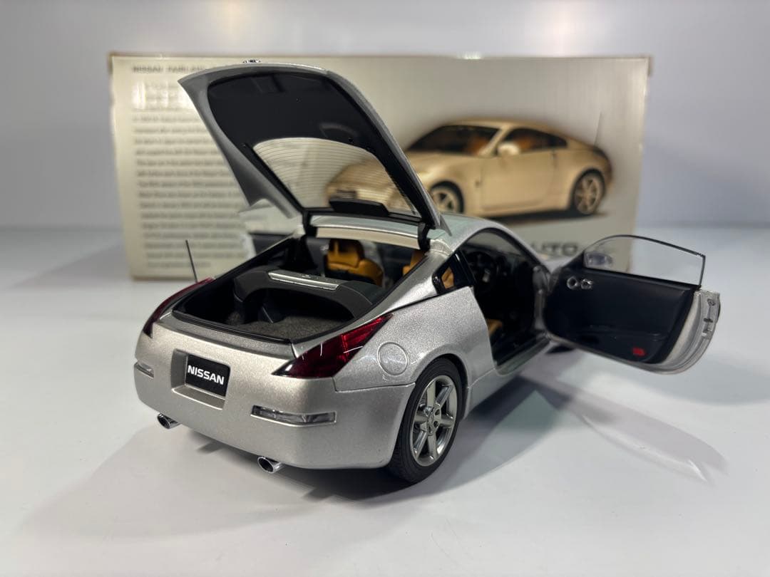 Nissan Fairlady Z 350Z ミニカー 1/18 AUTOart