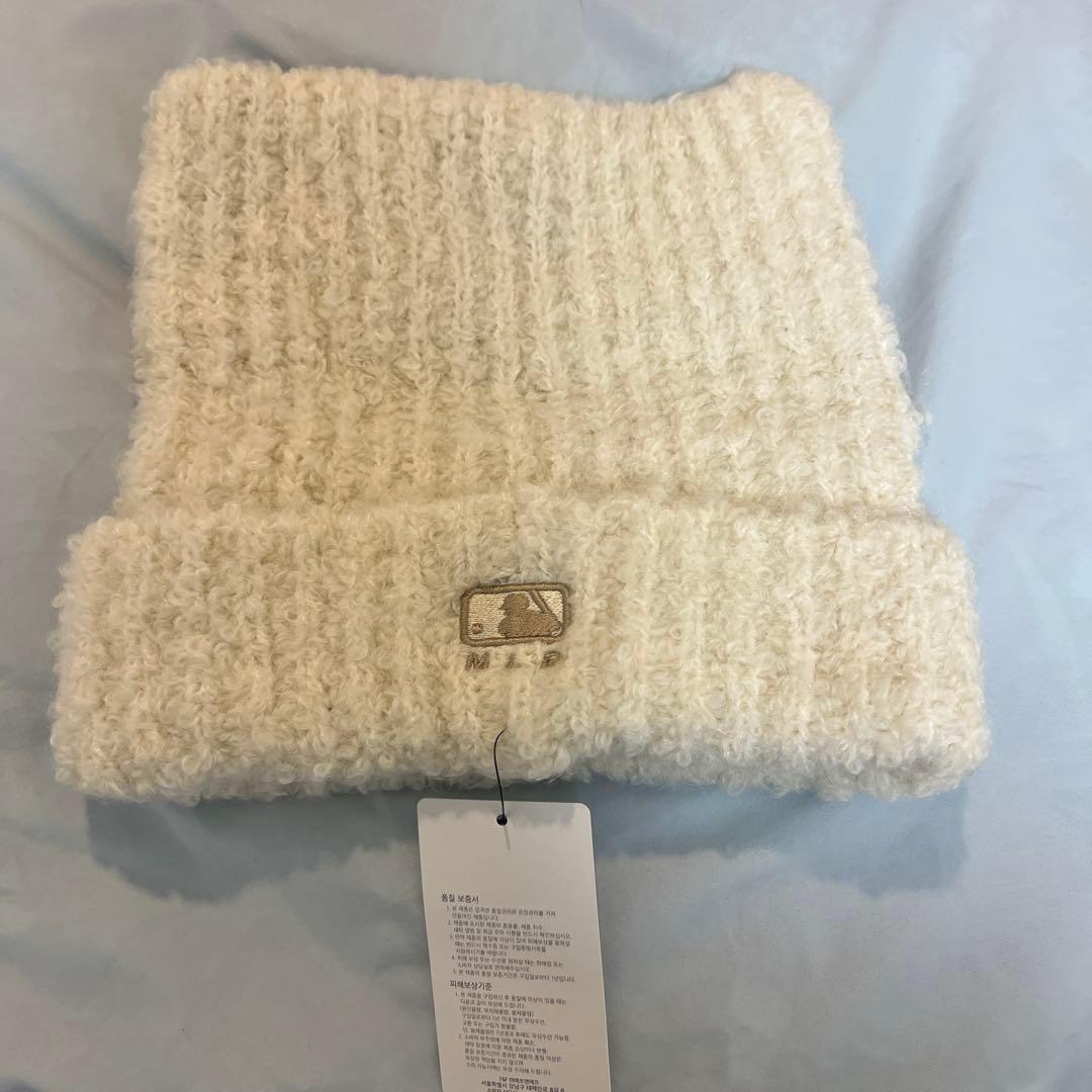 カリナ　着用　MLB 猫耳　ニット　白