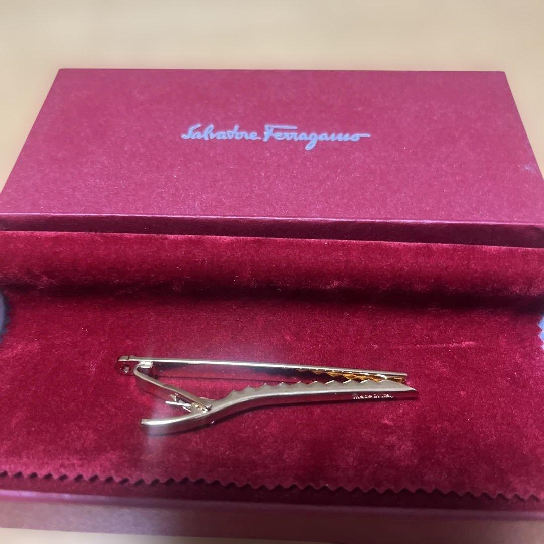 フェラガモ ネクタイピン　ゴールド