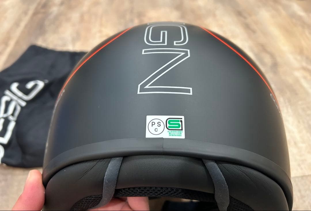 モモデザインmomo designバイクヘルメット