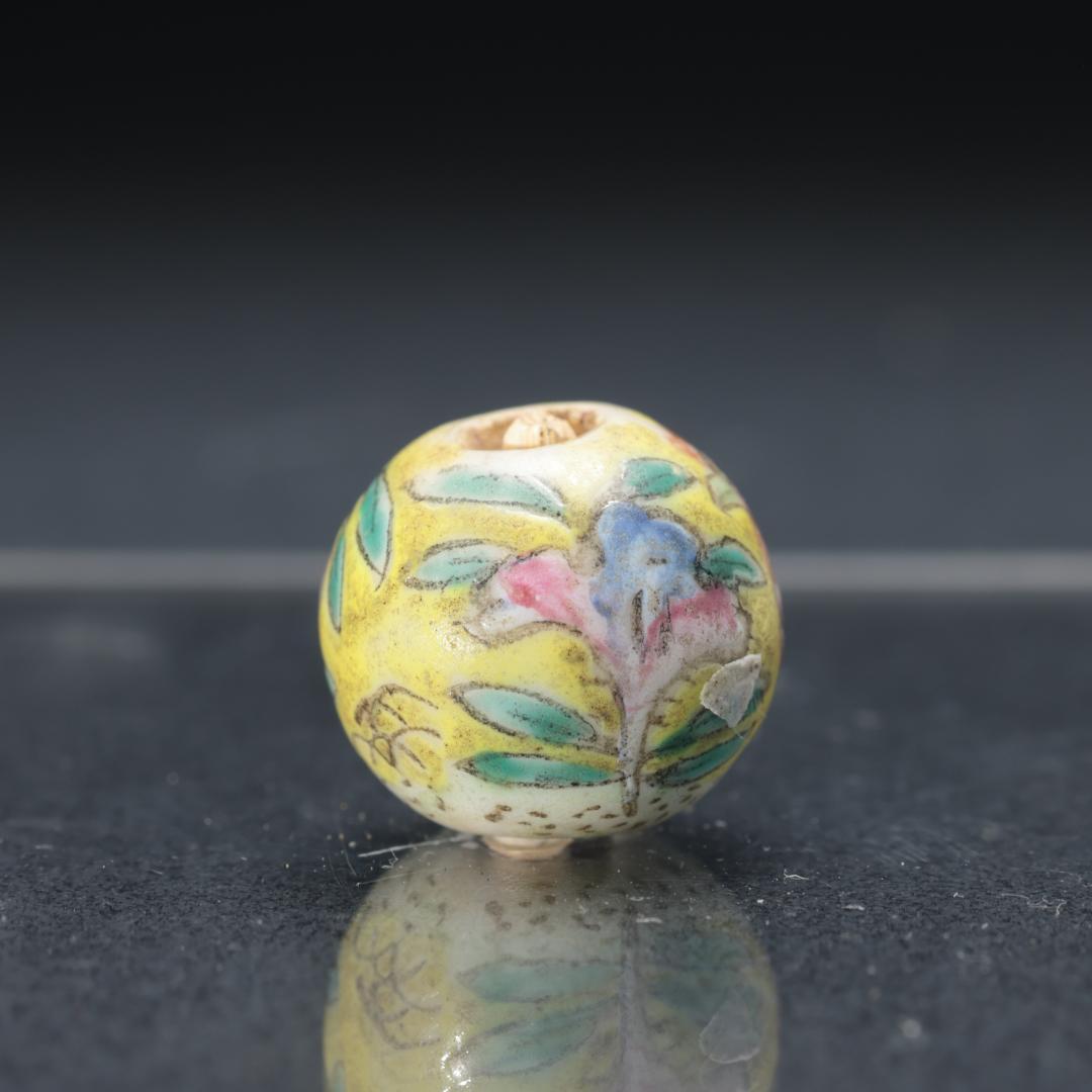 緒締め玉　陶磁器製　鶏と花　骨董　胴乱　印籠　R1451