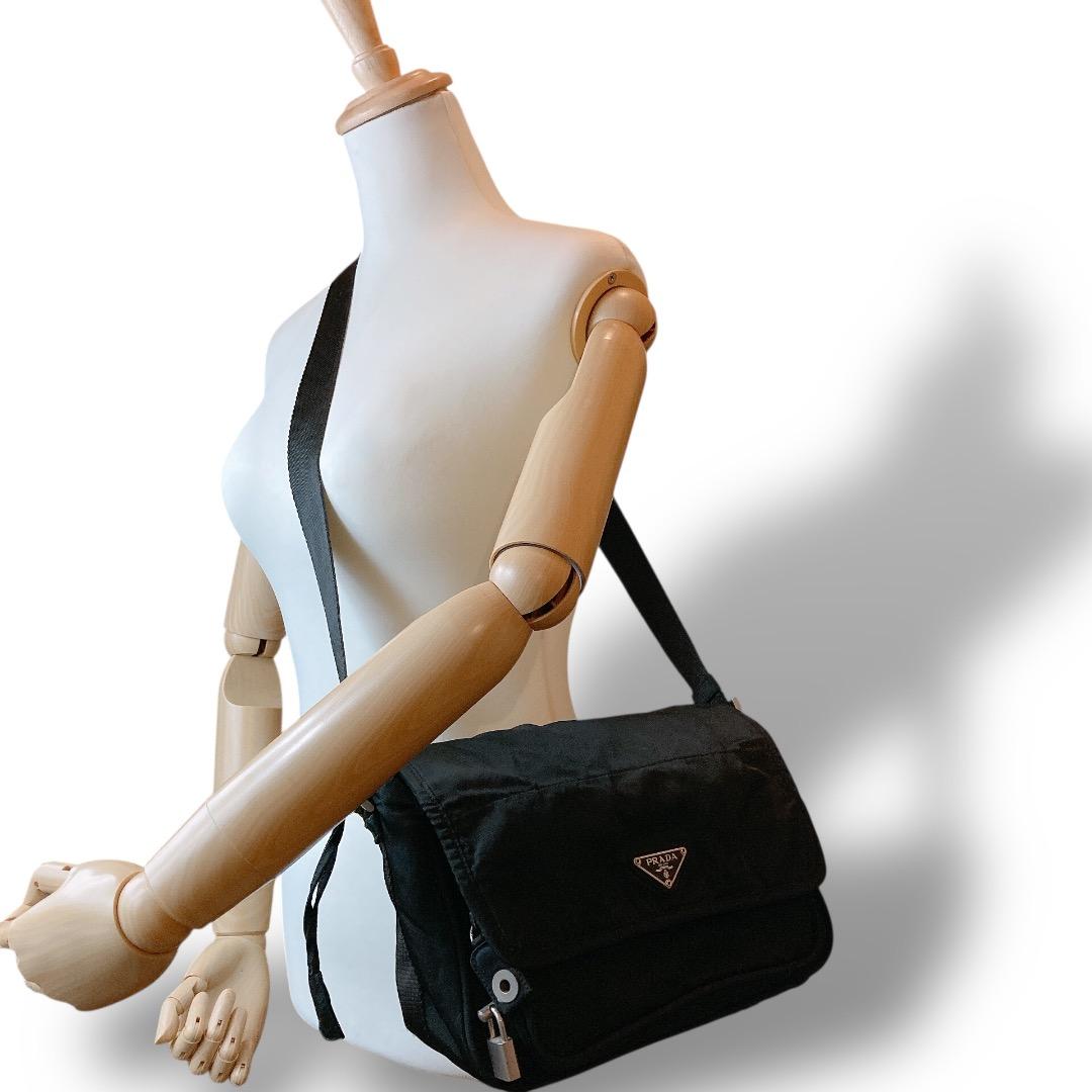 PRADA プラダ ショルダーバッグ フラップ ロゴ　ブラック カメラバッグ