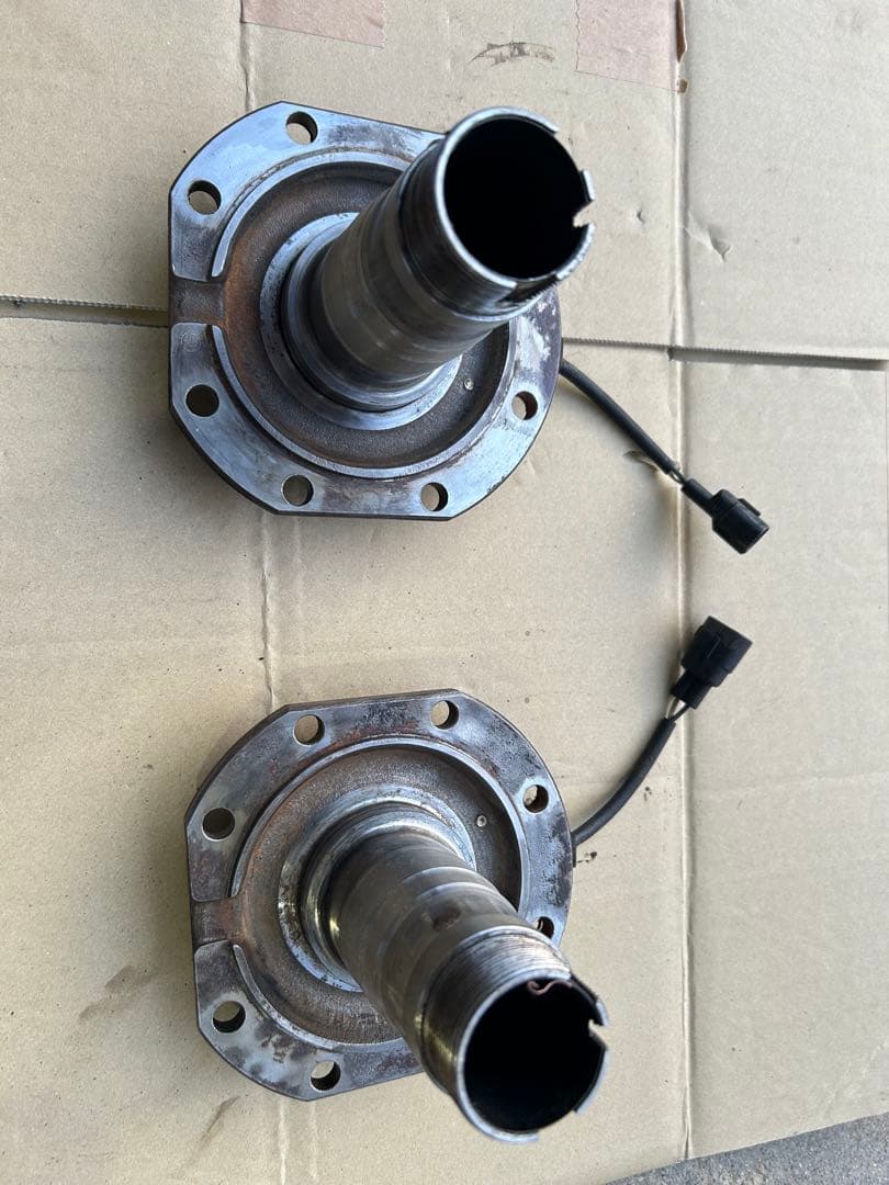 【中古品】ランドクルーザー70 パワーロッキングハブ用のスピンドル