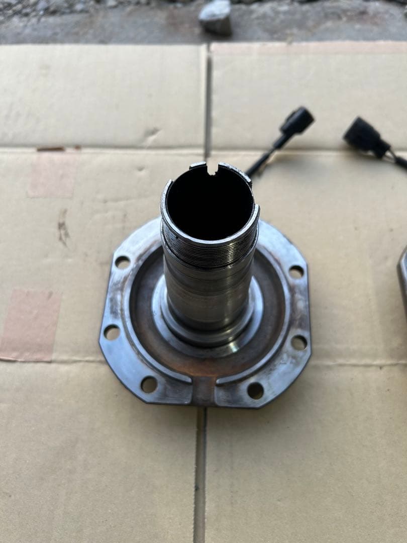 【中古品】ランドクルーザー70 パワーロッキングハブ用のスピンドル