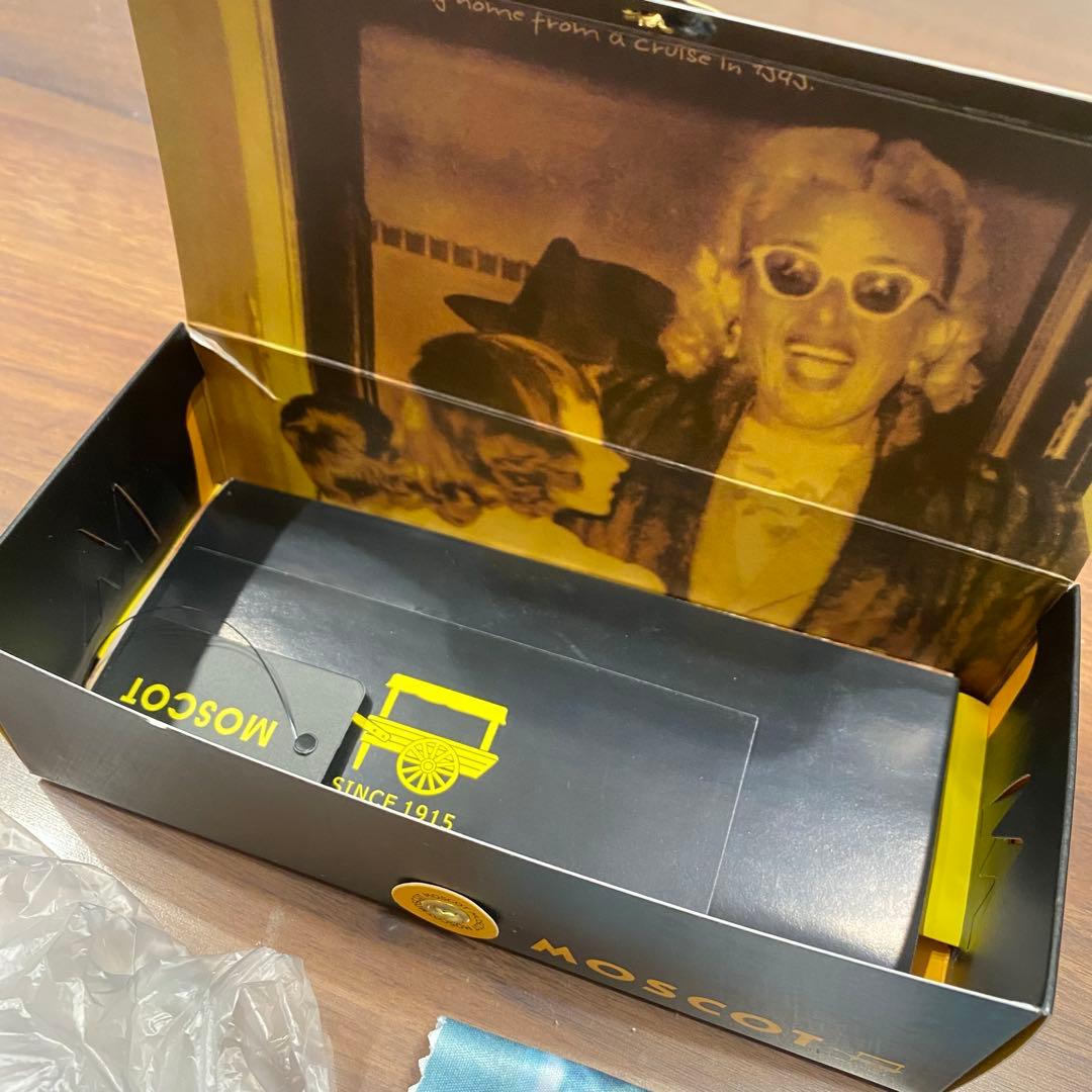 MOSCOT ブラックサングラス