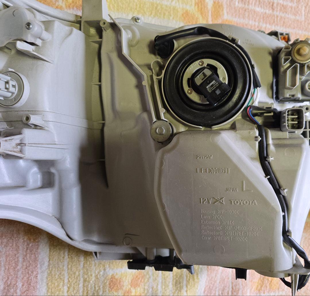 ハイエース7型　純正　LED　ヘッドライト 左右セット