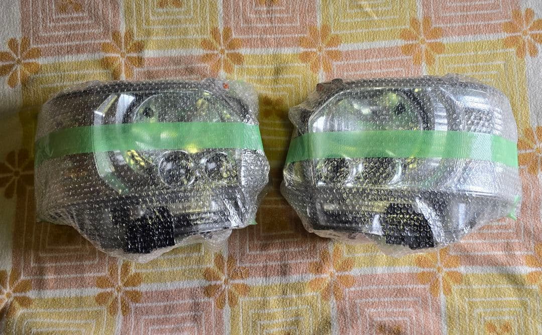 ハイエース7型　純正　LED　ヘッドライト 左右セット