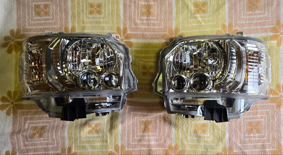 ハイエース7型　純正　LED　ヘッドライト 左右セット