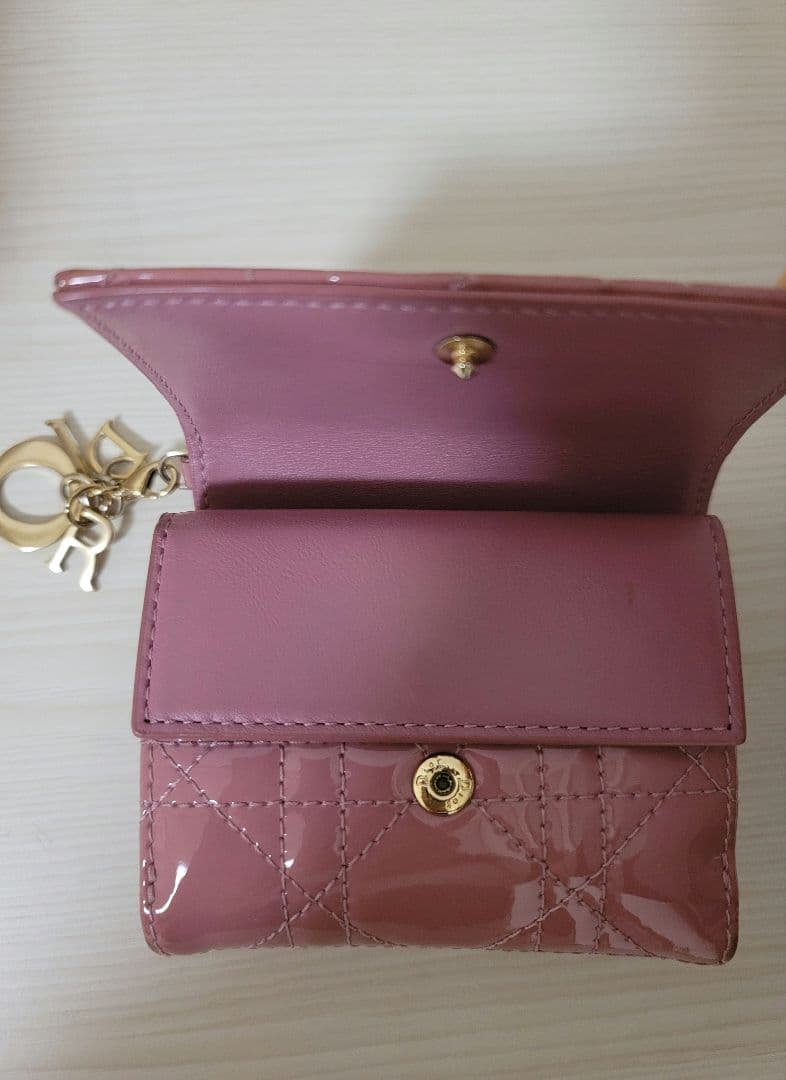 Dior ロータス ウォレット カナージュ パテントカーフスキン財布　ピンク