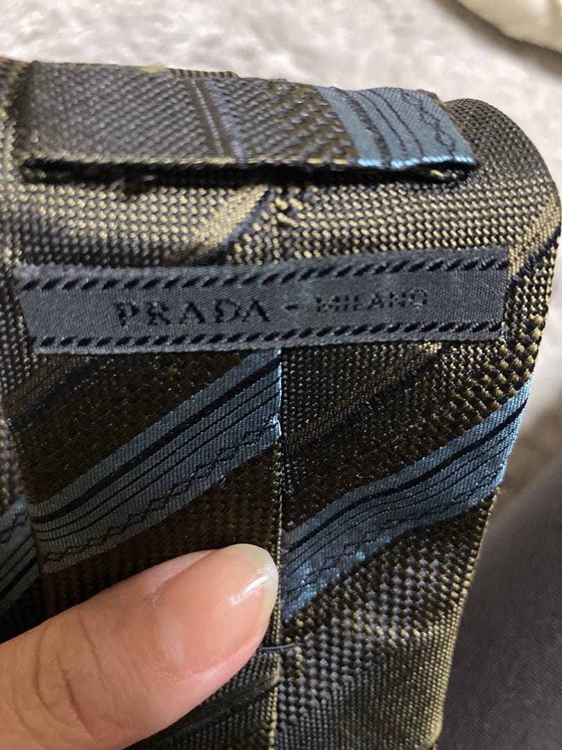 美品　希少 プラダ PRADA ホリデーアンドブラウンロンドン 　ネクタイ
