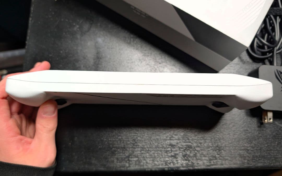 ASUS ROG Ally RC71L Z1E (化粧品による損傷）