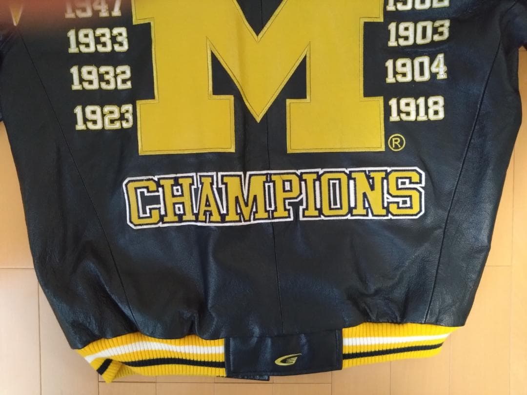 NFL NCAAフットボール　ミシガン・ウルヴァリンズ　ani革ジャン　ジップ