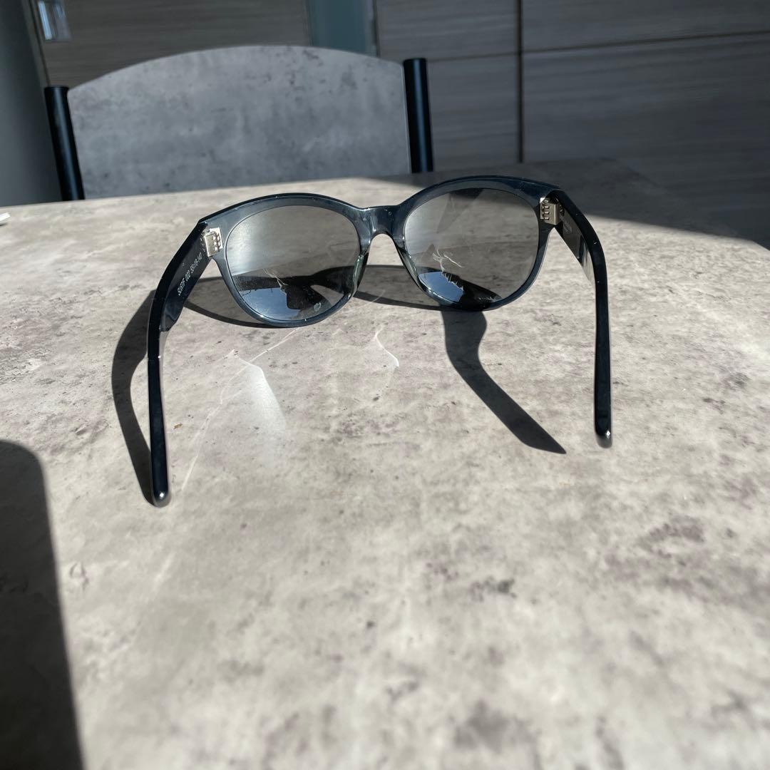 SAINT LAURENT ブラックサングラス