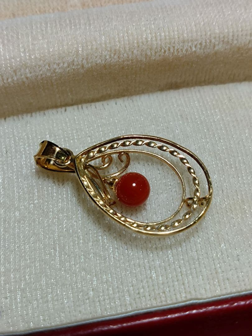 ミ*ザ様 K18　赤珊瑚　ネックレスペンダントトップ　チャーム　18金　貴金属