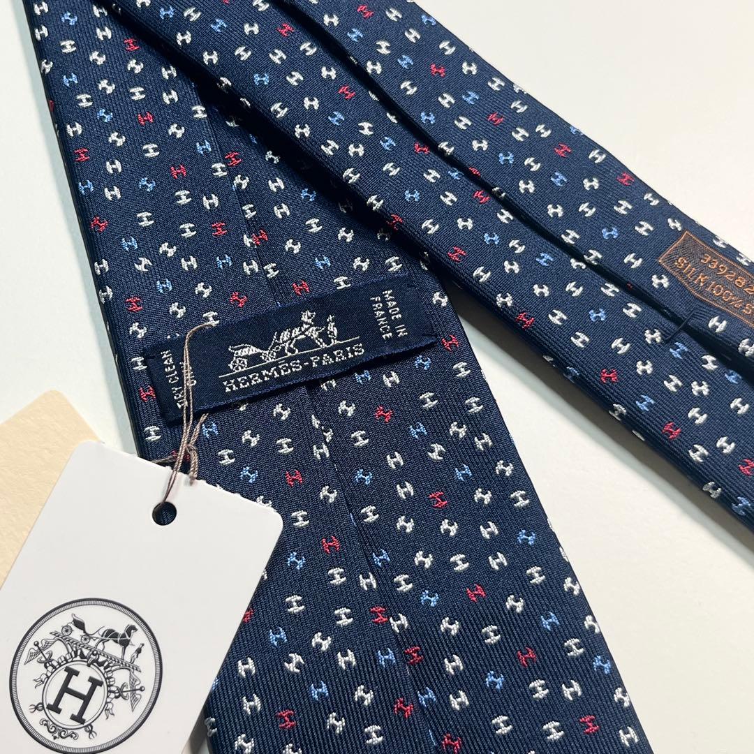 希少✨未使用✨HERMES エルメス　ネクタイ　高級シルク　H柄 アニマル