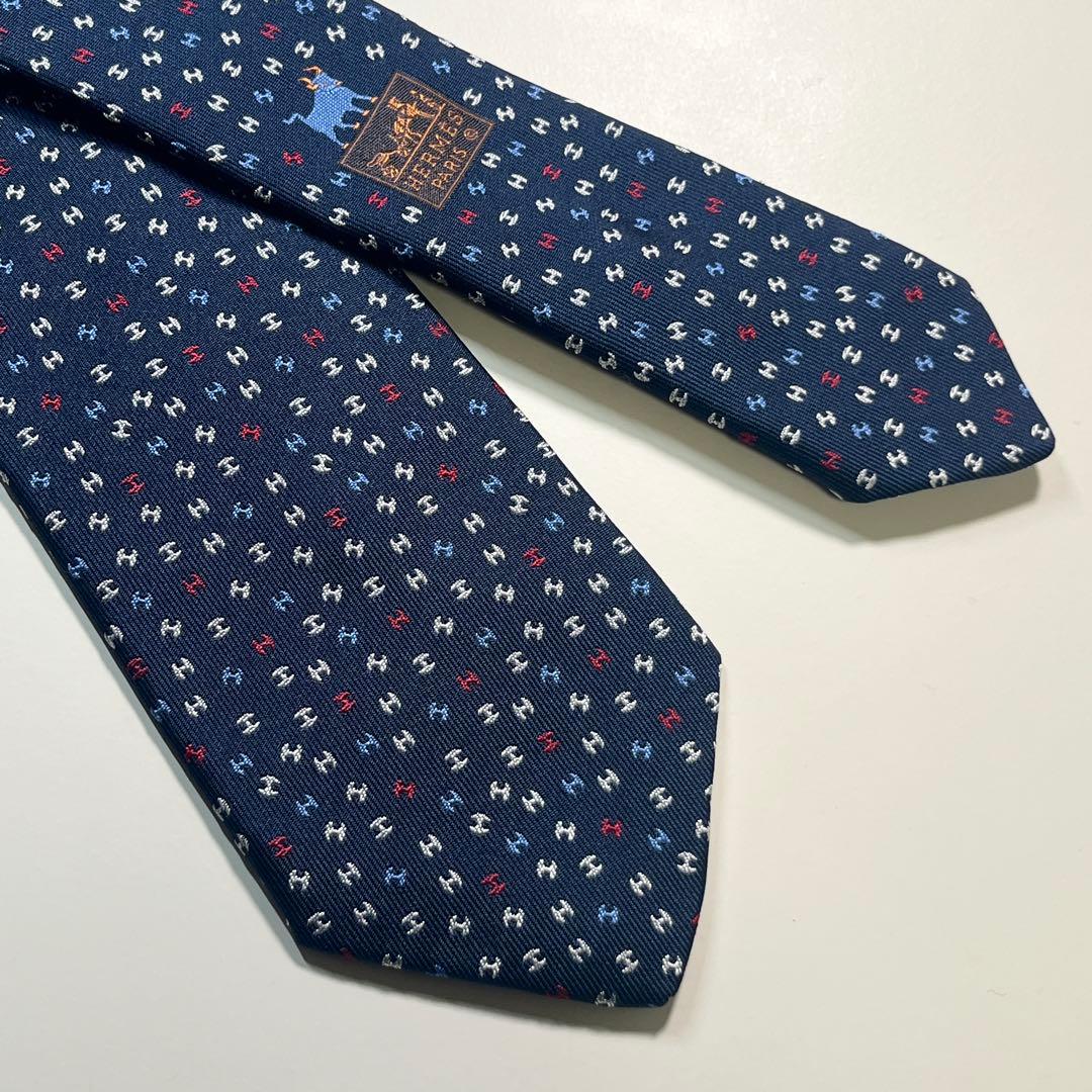 希少✨未使用✨HERMES エルメス　ネクタイ　高級シルク　H柄 アニマル