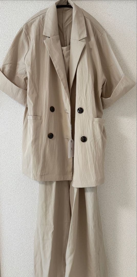 【esica】リネンライク半袖ダブルジャケット+リネンライクビスチェ風サロペット