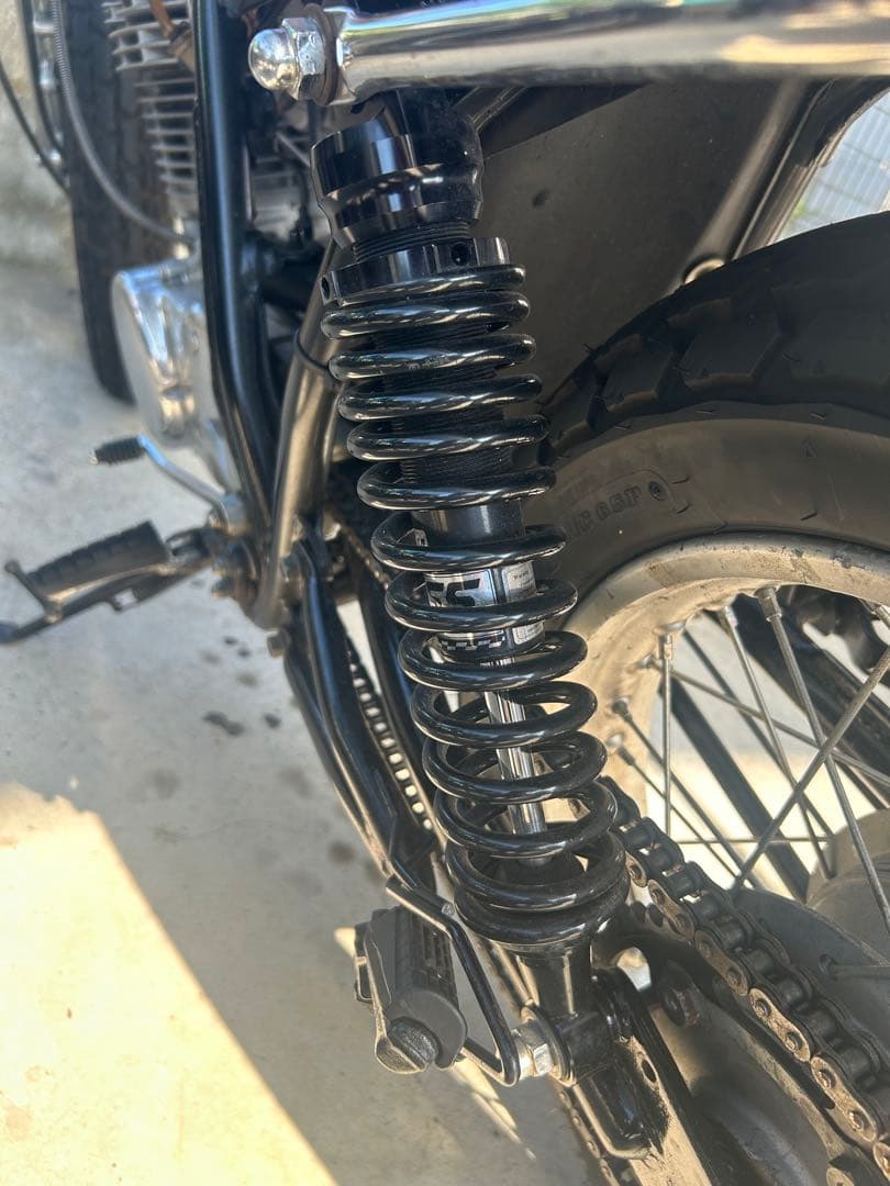 YSS風リアサスペンション　sr400 Ｍ　vmx オフロード　トラッカー