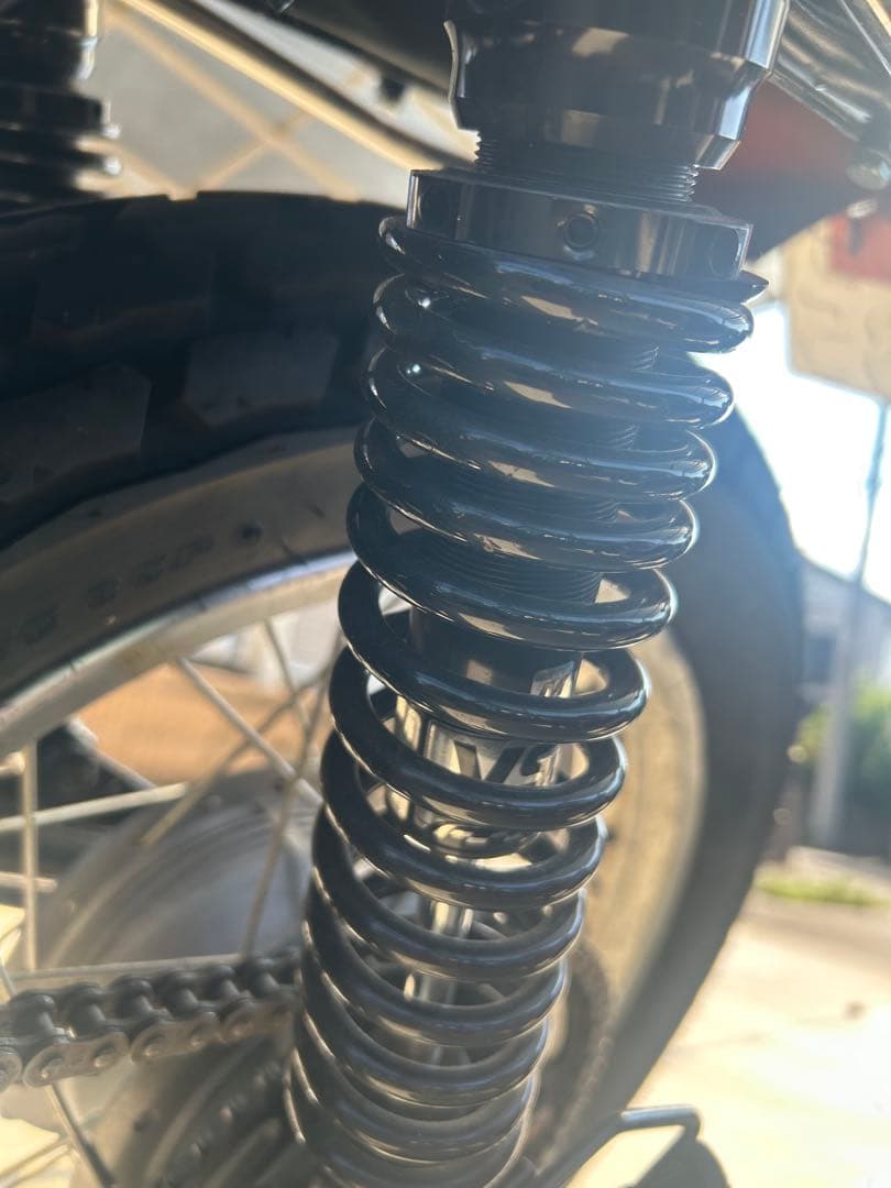 YSS風リアサスペンション　sr400 Ｍ　vmx オフロード　トラッカー