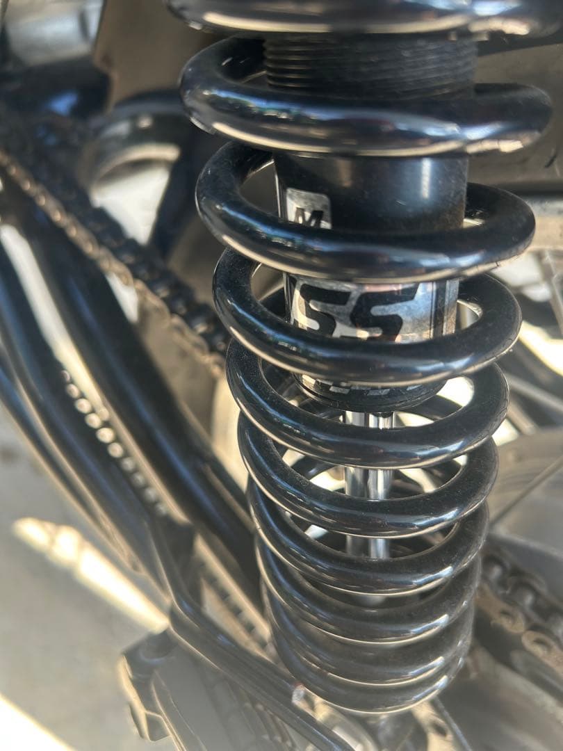 YSS風リアサスペンション　sr400 Ｍ　vmx オフロード　トラッカー