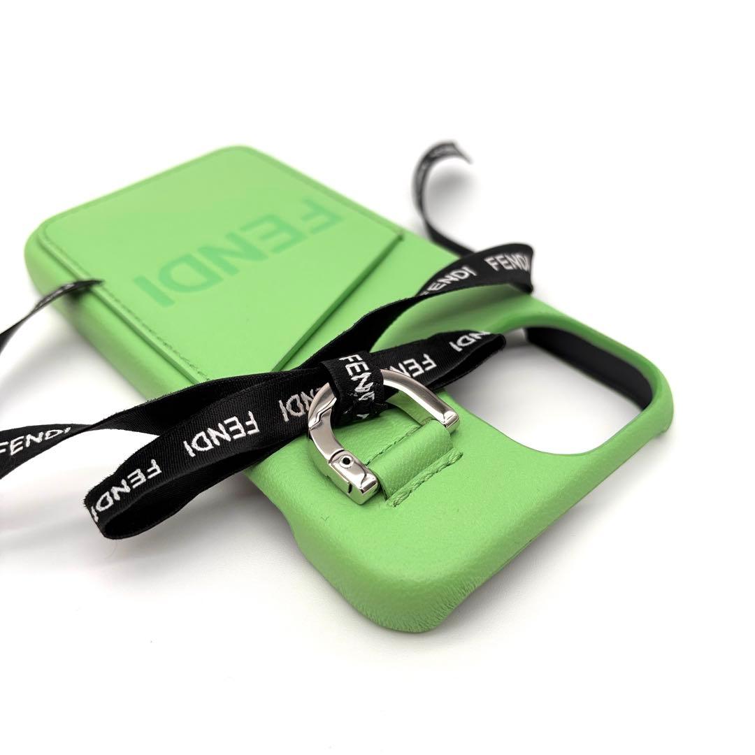 極美品 フェンディ iPhone15 ケース ロゴ レザー エメラルドグリーン