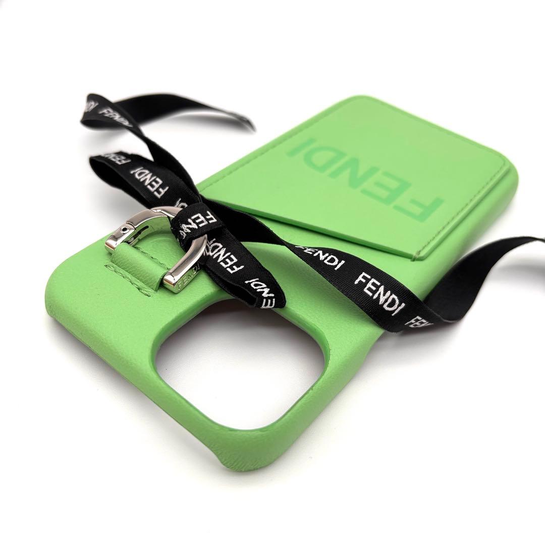 極美品 フェンディ iPhone15 ケース ロゴ レザー エメラルドグリーン