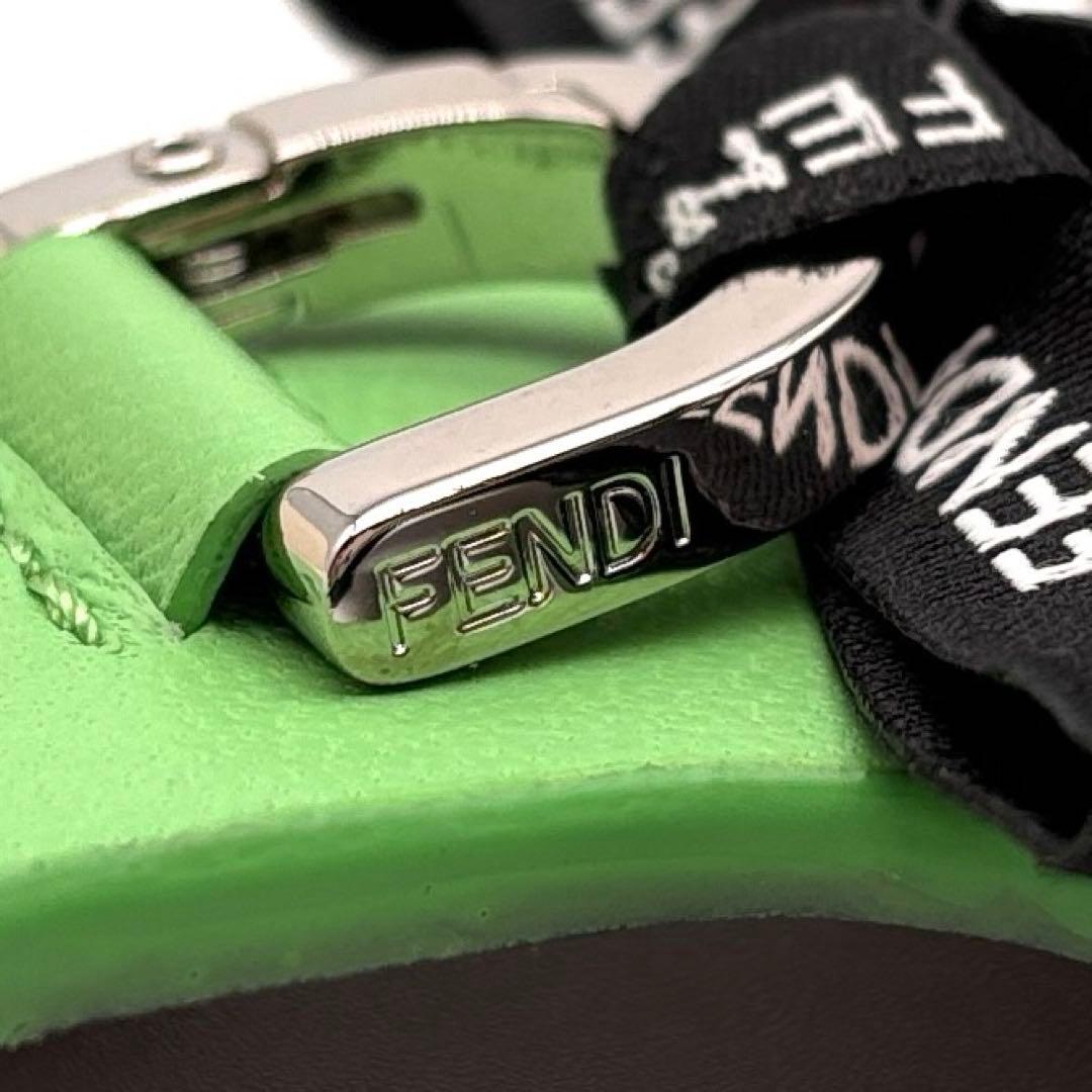 極美品 フェンディ iPhone15 ケース ロゴ レザー エメラルドグリーン