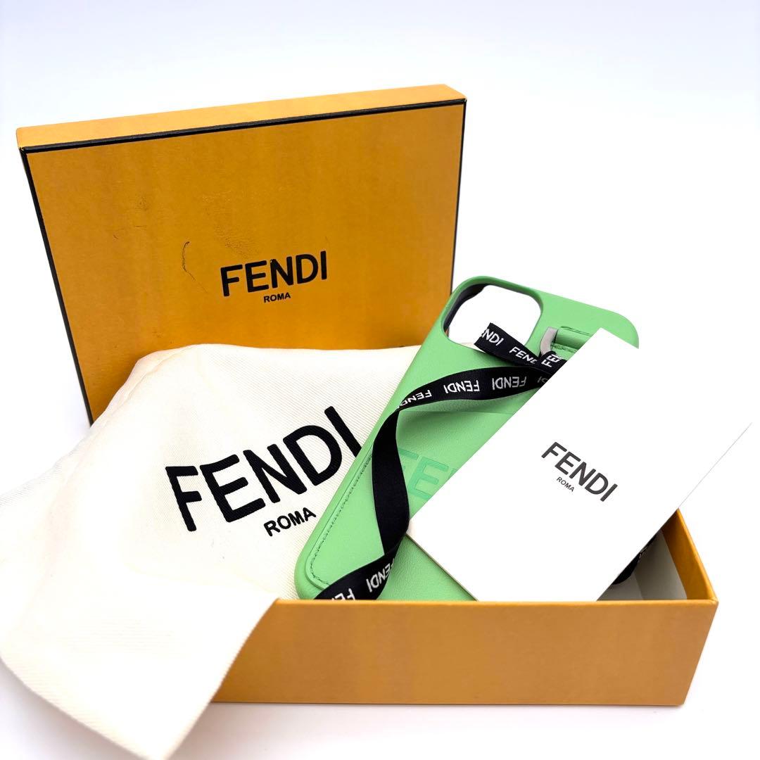 極美品 フェンディ iPhone15 ケース ロゴ レザー エメラルドグリーン