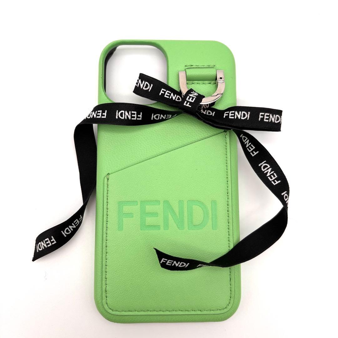 極美品 フェンディ iPhone15 ケース ロゴ レザー エメラルドグリーン