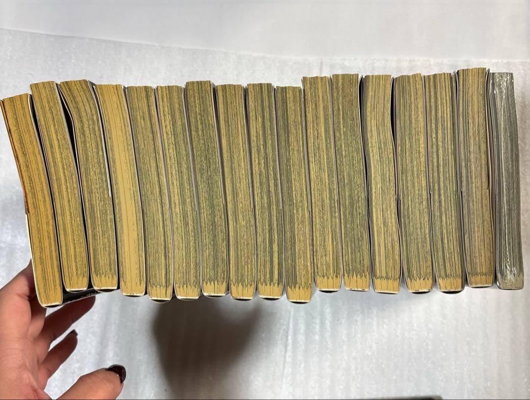 進撃の巨人　漫画1〜17巻　　DVD4本